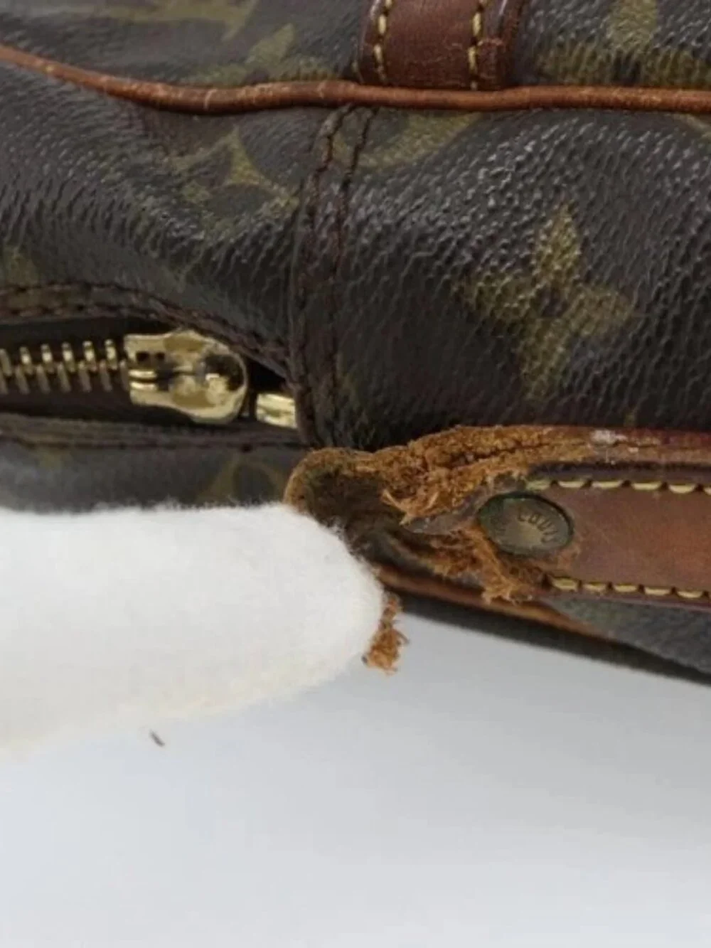 LOUIS VUITTON Monogram Danube MM Shoulder Bag M45264 LV Auth 92322